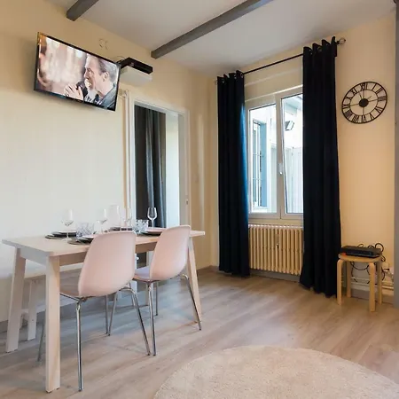 ★ Charmant F2 ★ Gare - Centre ★ Terrasse ★ *